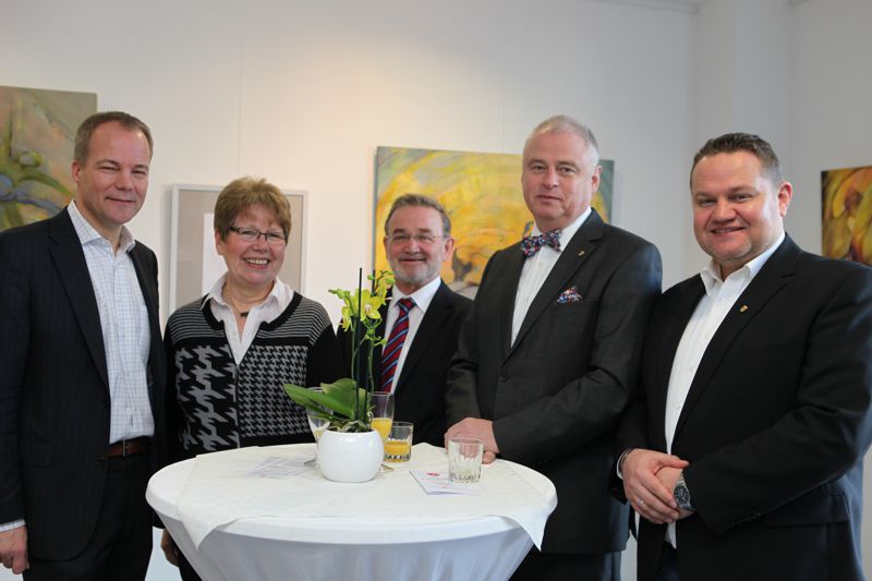 v.l. Bundestagsabgeordneter Dr. Matthias Miersch, Kunstkreis Vorsitzende Monika Gorbuschin, Fraktionsvorsitzender der Laatzender SPD Ernesto Nebot, Bürgermeister der Stadt Laatzen Thomas Prinz und VUN-Vorsitzender Thorsten Schulz